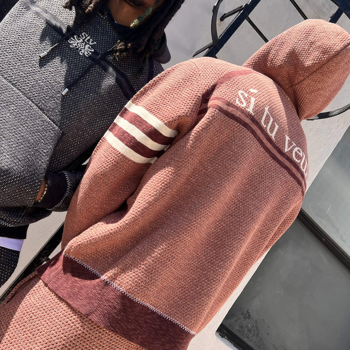 SI TU VEUX SIGNATURE TEAM HOODIE RUSTIC MESH SWEATER KNIT